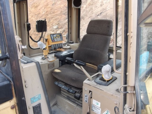 รถดันดิน D4H#9GJ0**** 1996y　2373Hr Tel : 098-858-5524 สามภพ ครับ