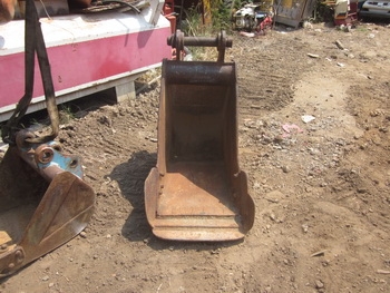 ขาย - มือขุด บุ้งกี๋ สำหรับรถขุด แบคโฮ excavator PC 60-80, 100 มือสองญี่ปุ่นครับ ขาย - มือขุด บุ้งกี๋ สำหรับรถขุด แบคโฮ excavator PC 60-80, 100 มือสองญี่ปุ่นครับ