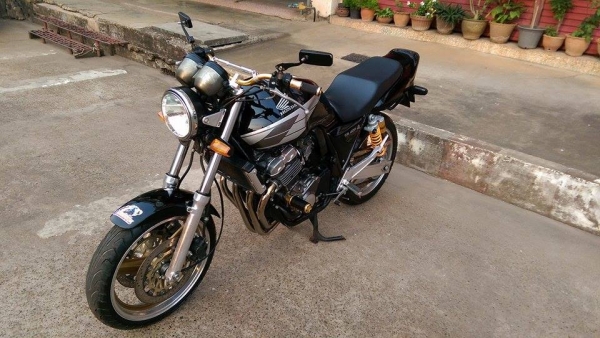 ขายคับ HONDA CB400 ปี93 ของแต่งล้น สีสวย ท่อแต่งเลสทั้งเส้น กันล้ม โช๊คหลังแต่ง โซ่สเตอเต็ม แฮนด์บาร์ กระจกแต่ง ทะเบียนพร้อมโอน สวยๆ คับ ราคา 75500 บาท ส่งได้ทั่วไทยคับ สนใจติดต่อ 081-0578282 ไอดีไลน์ POPBIGBIKESAKON คับ สนใจรถสวย ถูก ดี ต้อง POP BIGBIKE