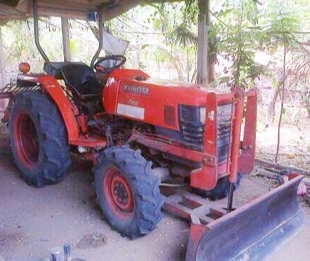 KUBOTA L3408 - 2 เพลา รถสภาพดีพร้อมทำงานได้เลยครับ ทำงาน 2,400 ชม. อปกรณ์ครบพร้อม มีใบดันหน้า,โรตารี่,ผานพรวน 5 เครื่องยนต์แรงดีไม่มีเยิ้ม เกียร์หน้าหลังเข้าง่ายไม่มีหลุด ช่วงล่างแน่นดี ยางสภาพดี 4 เส้นหน้าหลังประมาณ 60\% พร้อมใช้งาน เอกสารทะเบียนครบ ราคา KUBOTA L3408 - 2 เพลา รถสภาพดีพร้อมทำงานได้เลยครับ ทำงาน 2,400 ชม. อปกรณ์ครบพร้อม มีใบดันหน้า,โรตารี่,ผานพรวน 5 เครื่องยนต์แรงดีไม่มีเยิ้ม เกียร์หน้าหลังเข้าง่ายไม่มีหลุด ช่วงล่างแน่นดี ยางสภาพดี 4 เส้นหน้าหลังประมาณ 60\% พร้อมใช้งาน เอกสารทะเบียนครบ ราคา