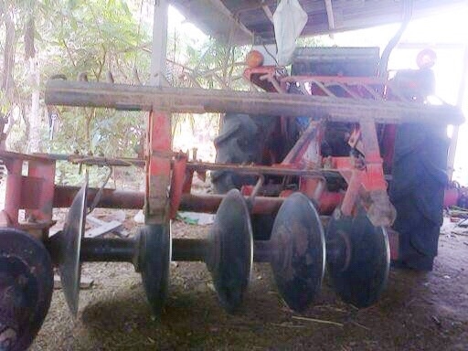 KUBOTA L3408 - 2 เพลา รถสภาพดีพร้อมทำงานได้เลยครับ ทำงาน 2,400 ชม. อปกรณ์ครบพร้อม มีใบดันหน้า,โรตารี่,ผานพรวน 5 เครื่องยนต์แรงดีไม่มีเยิ้ม เกียร์หน้าหลังเข้าง่ายไม่มีหลุด ช่วงล่างแน่นดี ยางสภาพดี 4 เส้นหน้าหลังประมาณ 60\% พร้อมใช้งาน เอกสารทะเบียนครบ ราคา KUBOTA L3408 - 2 เพลา รถสภาพดีพร้อมทำงานได้เลยครับ ทำงาน 2,400 ชม. อปกรณ์ครบพร้อม มีใบดันหน้า,โรตารี่,ผานพรวน 5 เครื่องยนต์แรงดีไม่มีเยิ้ม เกียร์หน้าหลังเข้าง่ายไม่มีหลุด ช่วงล่างแน่นดี ยางสภาพดี 4 เส้นหน้าหลังประมาณ 60\% พร้อมใช้งาน เอกสารทะเบียนครบ ราคา