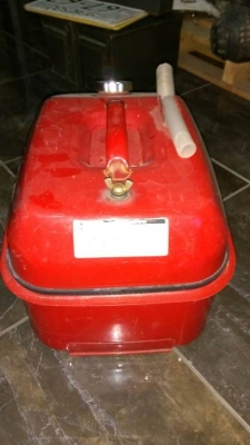 ถังน้ำมันเป็นเหล็กเก่าญี่ปุ่น จุน้ำมันได้ 20 ลิตร