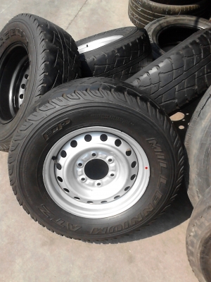 กะทะ 6 รู ขอบ 15   พร้อมยาง 235/70R15 มี 2 ล้อ TEL.081-427-3941