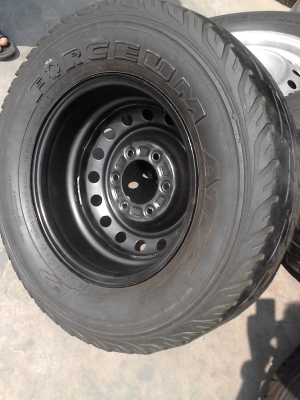 กะทะ 6 รู ขอบ 15   พร้อมยาง 235/70R15 มี 2 ล้อ TEL.081-427-3941