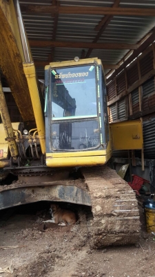 KOMATSU PC200-6 มีเล่ม