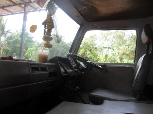 ขายถูกๆๆ ครับ HINO FC  รถ 6 ล้อ พร้อมคอกลากข้าว ราคาต่อรองได้ ติดต่อช่างหมึก 087- 5262494 และ 094-7452226