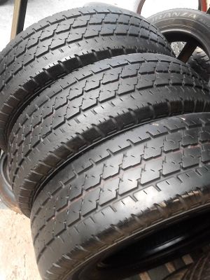 195R14   BRIDGESTONE LEO 677  มี 3 เส้น  โทร.081-427-3941