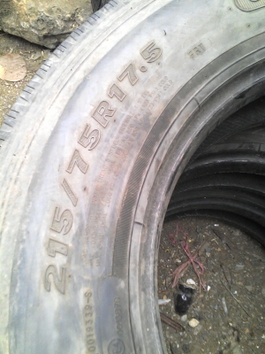 215/75R17.5  MAXXIS UR-275 16PR TUBELESS  มี 3 เส้น TEL.081-427-3941