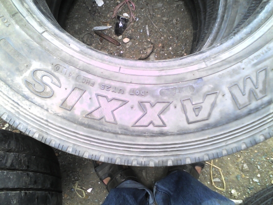 215/75R17.5  MAXXIS UR-275 16PR TUBELESS  มี 3 เส้น TEL.081-427-3941