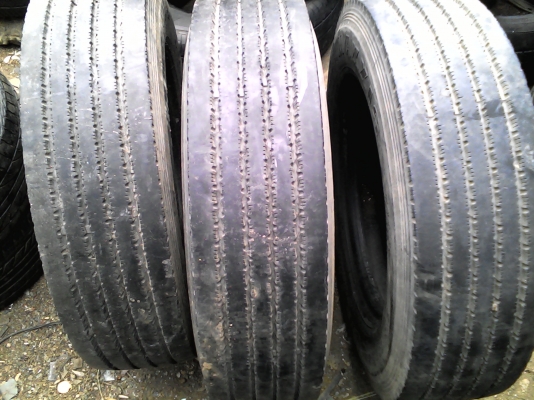 215/75R17.5  MAXXIS UR-275 16PR TUBELESS  มี 3 เส้น TEL.081-427-3941