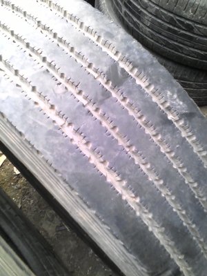 215/75R17.5  MAXXIS UR-275 16PR TUBELESS  มี 3 เส้น TEL.081-427-3941