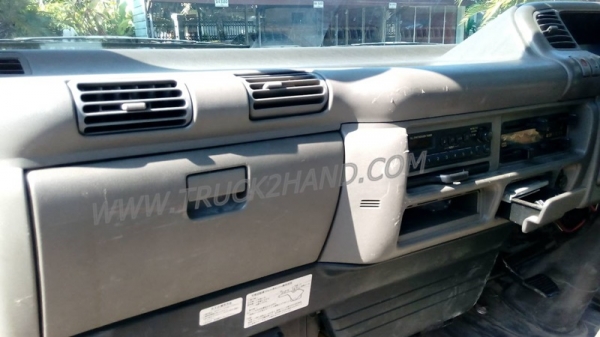 รถบรรทุก 6 ล้อ ISUZU รุ่น NKR71LY52   ปีจดทะเบียน 2544  130 แรงม้า