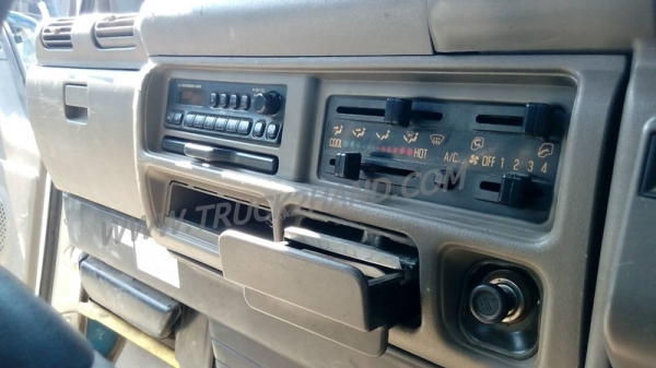 รถบรรทุก 6 ล้อ ISUZU รุ่น NKR71LY52   ปีจดทะเบียน 2544  130 แรงม้า