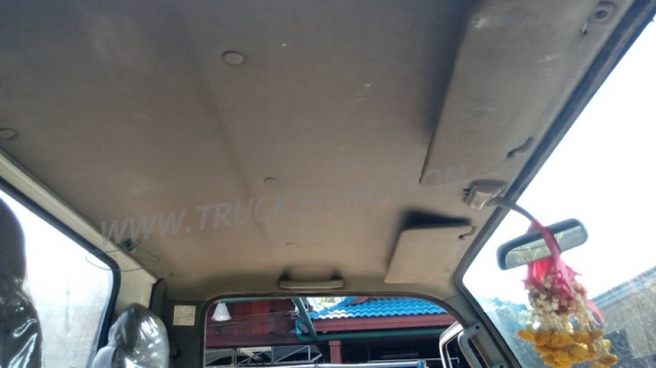 รถบรรทุก 6 ล้อ ISUZU รุ่น NKR71LY52   ปีจดทะเบียน 2544  130 แรงม้า