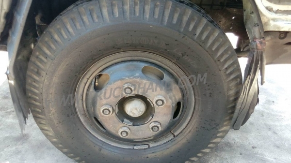 รถบรรทุก 6 ล้อ ISUZU รุ่น NKR71LY52   ปีจดทะเบียน 2544  130 แรงม้า