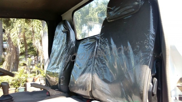 รถบรรทุก 6 ล้อ ISUZU รุ่น NKR71LY52   ปีจดทะเบียน 2544  130 แรงม้า