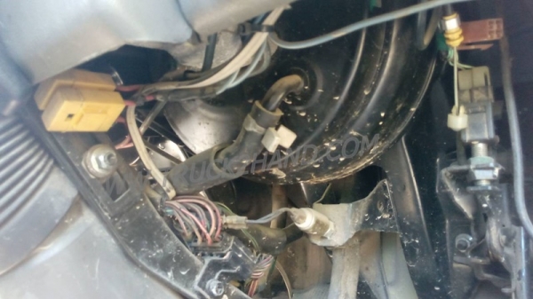 รถบรรทุก 6 ล้อ ISUZU รุ่น NKR71LY52   ปีจดทะเบียน 2544  130 แรงม้า