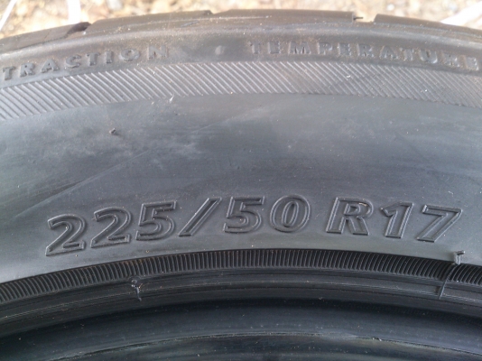 ขายยาง 225/55R17 Bridgestone Ecopia EP200 ยางสัปดาห์ที่49ปี13 ดอกยางเต็มนิ่มลึกสดเท่ากันไม่แตกลายไม่ร้าวไม่กินข้าง (สถาพ95\%) สวยๆ จำนวน 1 ชุด ขายยาง 225/55R17 Bridgestone Ecopia EP200 ยางสัปดาห์ที่49ปี13 ดอกยางเต็มนิ่มลึกสดเท่ากันไม่แตกลายไม่ร้าวไม่กินข้าง (สถาพ95\%) สวยๆ จำนวน 1 ชุด