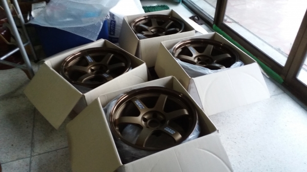 ขายแม็ก te37 แม็กใหม่ครับ ขอบ18 หน้า 9.5  หลัง 10.5 หล่อๆ 1ชุดครับ