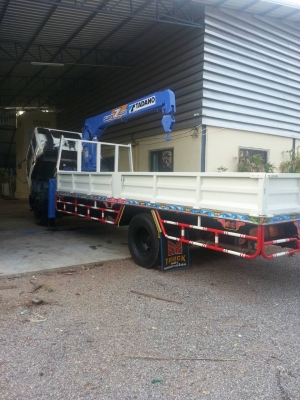 ขาย 6 ล้อติดเฮี๊ยบ 5 ตัน3 ปอก2ชัค กระบะยาว 6 เมตร เครื่อง อีซูซุ 195 แรง