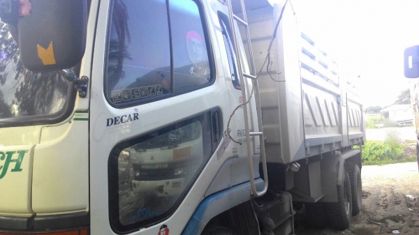 รถมิตซู 10 ล้อดั้ม FN627PNC  260 แรงม้า. ปี 48  ( ขายแม่ , ลูก. )   สนใจติดต่อ 081 - 6079515