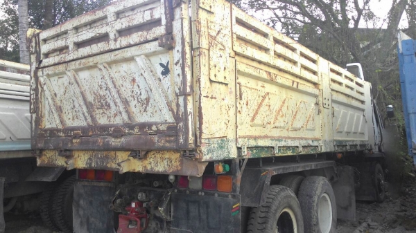 รถมิตซู 10 ล้อดั้ม FN627PNC  260 แรงม้า. ปี 48  ( ขายแม่ , ลูก. )   สนใจติดต่อ 081 - 6079515