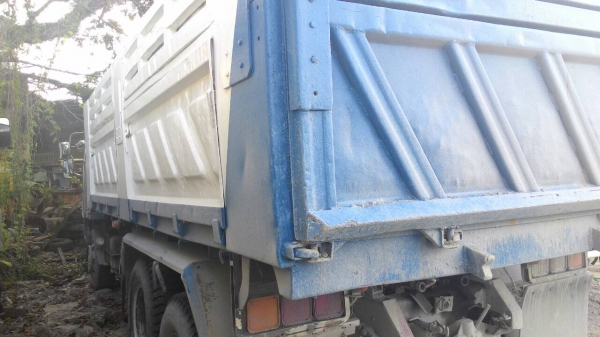 รถมิตซู 10 ล้อดั้ม FN627PNC  260 แรงม้า. ปี 48  ( ขายแม่ , ลูก. )   สนใจติดต่อ 081 - 6079515