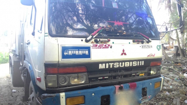 รถมิตซู 10 ล้อดั้ม FN627PNC  260 แรงม้า. ปี 48  ( ขายแม่ , ลูก. )   สนใจติดต่อ 081 - 6079515