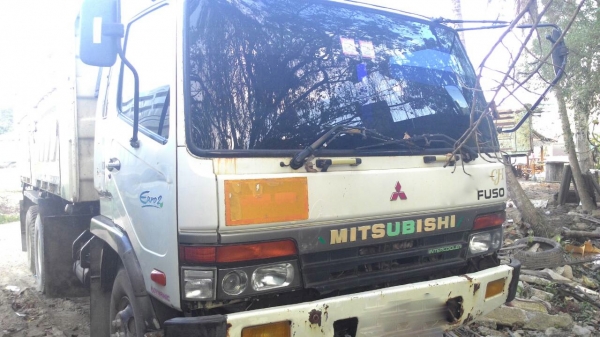 รถมิตซู 10 ล้อดั้ม FN627PNC  260 แรงม้า. ปี 48  ( ขายแม่ , ลูก. )   สนใจติดต่อ 081 - 6079515