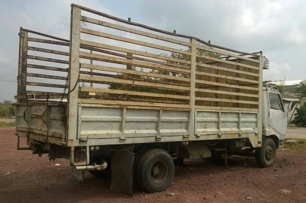 ขายรถบรรทุก 6 ล้อรั้ว HINO KM504 117 แรงม้า ราคา 200000