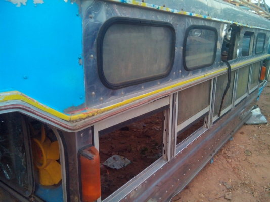 ขายค่ะ*หลังคารถโดยสารสี่ล้อกลาง*ราคาเบา..เบาค่ะ