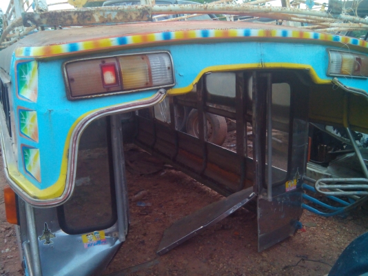 ขายค่ะ*หลังคารถโดยสารสี่ล้อกลาง*ราคาเบา..เบาค่ะ