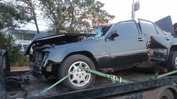 ซากเบนซ์300e เครื่องc220 ลงเล่มแล้วสนใจโทร056-511790หรือ0864465731หนึ่งโทรมาคุยราคากันครับ