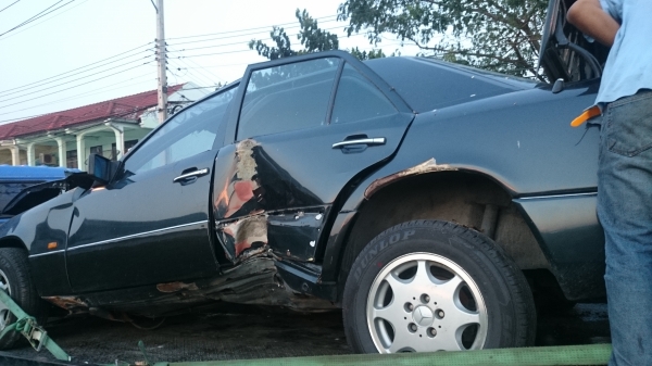 ซากเบนซ์300e เครื่องc220 ลงเล่มแล้วสนใจโทร056-511790หรือ0864465731หนึ่งโทรมาคุยราคากันครับ