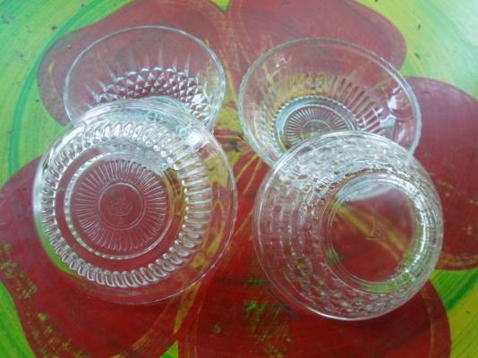 แก้วเป๊ปซี่ งานเก่า ตอกตรามงกุฎ สภาพสวย ๆ ใบละ 70 มี 14 ใบ และ ถ้วยแก้วงานเก่า ตอกตรามงกุฎ ตัวเอส  ทุกใบ ใบละ 50 มี 12 ใบ ด่วน !!!!