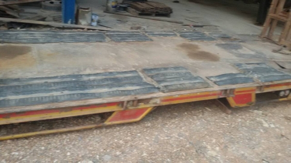 ขายกระบะบรรทุกรถเกี่ยวข้าวราคา 40,000บาท  ติเต่อคุณปิ่น 081 - 9176906