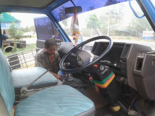 (หรั่งรถบ้าน)ลดราคาเหลือ485000ด่วนคับ 6ล้อดั้มฝากขายคับ เจ้าของต้องการใช้เงินด่วน รถสวยไม่โทรม เครื่องเกียร์สมบรูณ์มาก แห้งๆ ขับดีมากคับ พาวเวอร์ แอร์เย็น ซื้อเท่าไหร่ว่ามาเลยคับ