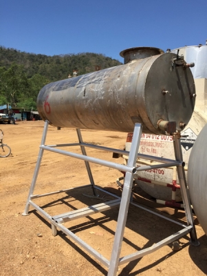 ขายถังน้ำแสตนเลส 1,100 ลิตร พร้อมขา ใช้งานได้เลย