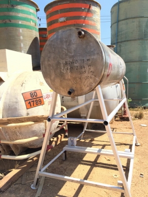 ขายถังน้ำแสตนเลส 1,100 ลิตร พร้อมขา ใช้งานได้เลย