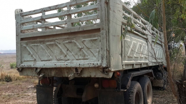 ขาย10ล้อ2เพลา ดั้มFM3H เครื่องHO7D 195แรง พ.เพาเวอร์ เบรกทิฟฟี่ เครื่องดี ภายในสวย ยางดี คัชซีสวย กระบะดั้มสามมิตร สภาพพร้อมใช้งาน เอกสารพร้อมโอน สนใจโทร 090-8588220คุณนะ 093-3258446คุณบิว ID:narong498 หรือ www.truck.in.th/498 หรือfb:ณรงค์ ซื้อขายรถมือสอง