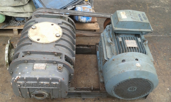 ขายด่วน หางเทเลอร์พ่วงแทงค์แสตนเลส มอเตอร์ โบเวอร์ รถโฟล์คลิฟท์