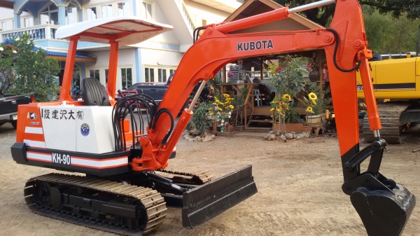 ขายรถขุดเล็ก KUBOTA  KH-90 PC35 เครื่อง 4 สูบ ปั้ม 3ตอน แทรคเหล็ก เครื่องดีระบบดี สภาพพร้อมใช้งาน รถเก่านอกแท้นำเข้าจากญี่ปุ่น มีใบแจ้งจำหน่าย ไม่เคยใช้ในไทย ราคา 265,000  สนใจติดต่อ 083-3436937 line:Mjkodream