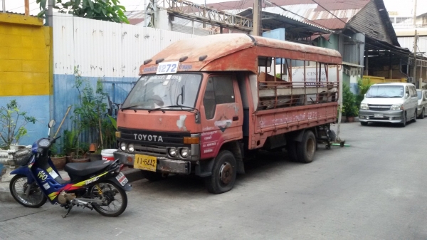 ขายรถบรรทุก6ล้อ รายละเอียดสอบถาม0818228755