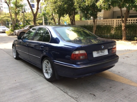 ขายรถบีเอ็ม 523i E39 ปี1997 เครื่องเดิม2.4 เกียร์ออโต้ ติดแก๊สLPGระบบหัวฉีด ภายในสวยสะอาด เบาะหนังแท้ปรับไฟฟ้า ลายไม้ แอร์ดิจิตอล airbag/abs พวงมาลัยมัลติ สีน้ำเงินมิดไนบลู สีเงาสวยมาก แม็กACขอบ 17&quot; รถสวย ขับดีมาก พร้อมใช้งานได้เลยครับ ภาษี59