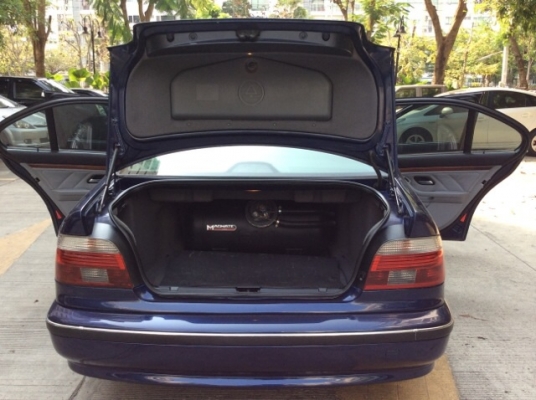 ขายรถบีเอ็ม 523i E39 ปี1997 เครื่องเดิม2.4 เกียร์ออโต้ ติดแก๊สLPGระบบหัวฉีด ภายในสวยสะอาด เบาะหนังแท้ปรับไฟฟ้า ลายไม้ แอร์ดิจิตอล airbag/abs พวงมาลัยมัลติ สีน้ำเงินมิดไนบลู สีเงาสวยมาก แม็กACขอบ 17&quot; รถสวย ขับดีมาก พร้อมใช้งานได้เลยครับ ภาษี59