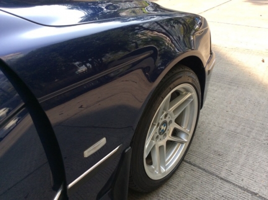 ขายรถบีเอ็ม 523i E39 ปี1997 เครื่องเดิม2.4 เกียร์ออโต้ ติดแก๊สLPGระบบหัวฉีด ภายในสวยสะอาด เบาะหนังแท้ปรับไฟฟ้า ลายไม้ แอร์ดิจิตอล airbag/abs พวงมาลัยมัลติ สีน้ำเงินมิดไนบลู สีเงาสวยมาก แม็กACขอบ 17&quot; รถสวย ขับดีมาก พร้อมใช้งานได้เลยครับ ภาษี59