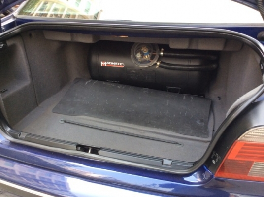 ขายรถบีเอ็ม 523i E39 ปี1997 เครื่องเดิม2.4 เกียร์ออโต้ ติดแก๊สLPGระบบหัวฉีด ภายในสวยสะอาด เบาะหนังแท้ปรับไฟฟ้า ลายไม้ แอร์ดิจิตอล airbag/abs พวงมาลัยมัลติ สีน้ำเงินมิดไนบลู สีเงาสวยมาก แม็กACขอบ 17&quot; รถสวย ขับดีมาก พร้อมใช้งานได้เลยครับ ภาษี59