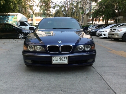 ขายรถบีเอ็ม 523i E39 ปี1997 เครื่องเดิม2.4 เกียร์ออโต้ ติดแก๊สLPGระบบหัวฉีด ภายในสวยสะอาด เบาะหนังแท้ปรับไฟฟ้า ลายไม้ แอร์ดิจิตอล airbag/abs พวงมาลัยมัลติ สีน้ำเงินมิดไนบลู สีเงาสวยมาก แม็กACขอบ 17&quot; รถสวย ขับดีมาก พร้อมใช้งานได้เลยครับ ภาษี59