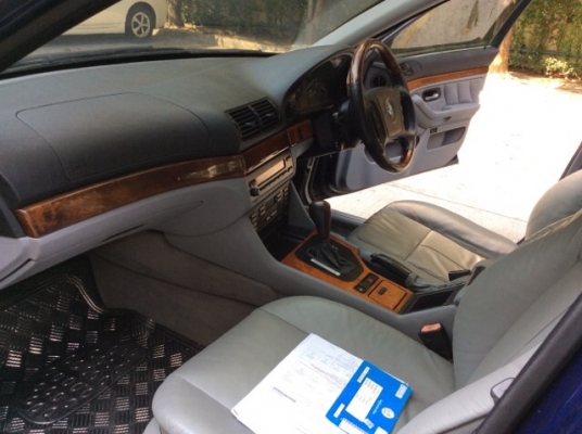 ขายรถบีเอ็ม 523i E39 ปี1997 เครื่องเดิม2.4 เกียร์ออโต้ ติดแก๊สLPGระบบหัวฉีด ภายในสวยสะอาด เบาะหนังแท้ปรับไฟฟ้า ลายไม้ แอร์ดิจิตอล airbag/abs พวงมาลัยมัลติ สีน้ำเงินมิดไนบลู สีเงาสวยมาก แม็กACขอบ 17&quot; รถสวย ขับดีมาก พร้อมใช้งานได้เลยครับ ภาษี59