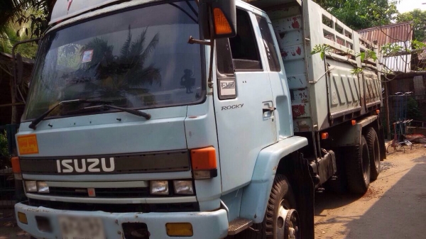 ขายรถสิบล้อดัมพ์ ISUZU นางฟ้า เครื่อง 195 แรง 2 เพลา กระบะดัมพ์สามมิตร ทะเบียนพร้อม